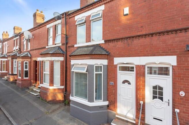 5 bed property, in Earlesmere Avenue, £210,000