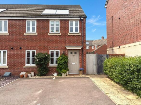 4 bed property, in Chapple Close, £157,500