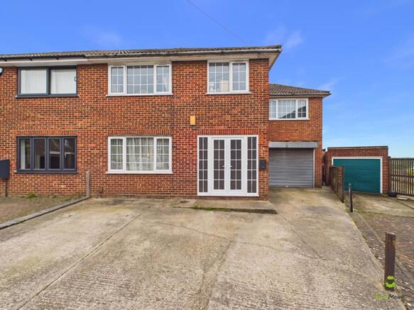4 bed property, in Dashwood Close, £600,000