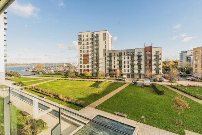2 bed property, in Pegasus Way, £205,000