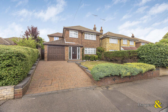3 bed property, in Hurst Road, £750,000