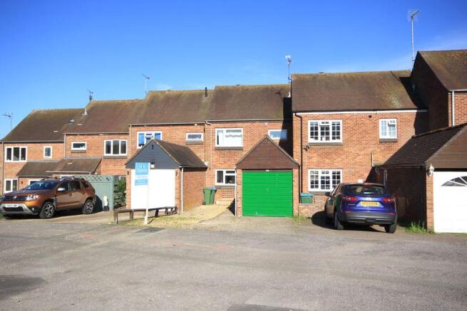2 bed property, in Long Crendon, £375,000
