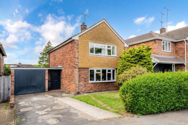 3 bed property, in Central Way, £800,000