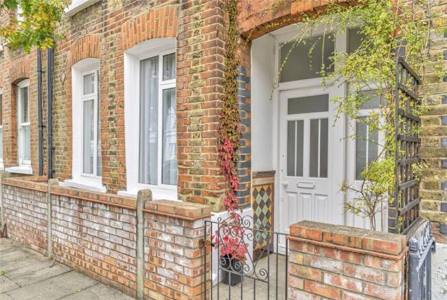 1 bed property, in Goldsboro Road, £500,000