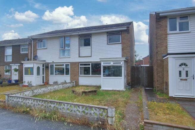 3 bed property, in Saxon Way, £225,000