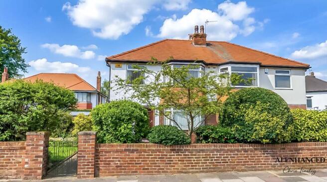 3 bed property, in Woodstock Drive, £280,000