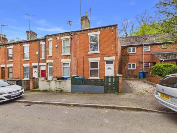 2 bed property, in Warner Street, £140,000