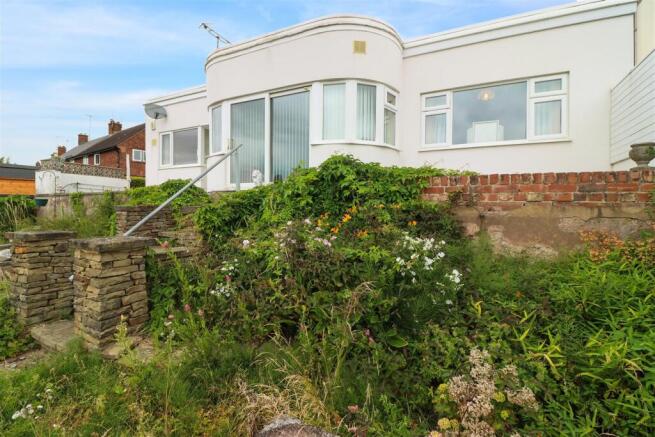 2 bed property, in Brockwell Lane, £289,950