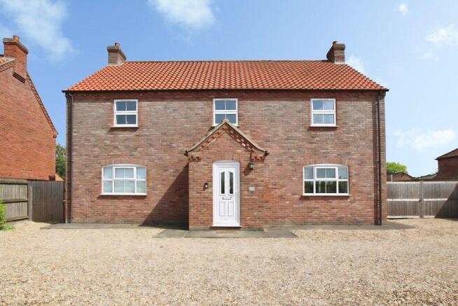 5 bed property, in Main Road, £425,000