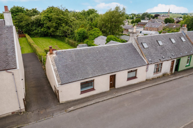 2 bed property, in Back Street, £110,000