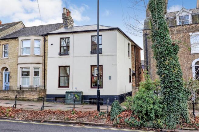 4 bed property, in Maids Causeway, £900,000