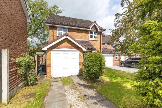 3 bed property, in Churchlands Lane, £245,000
