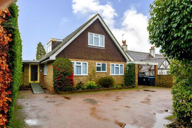 4 bed property, in Hillbury Road, £745,000