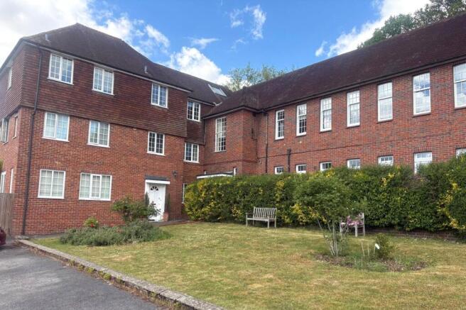 1 bed property, in Old Lane, £190,000
