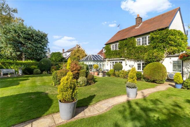 4 bed property, in Millway, £895,000