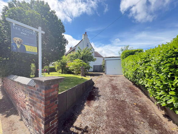 3 bed property, in Hawthorn Road, £289,995