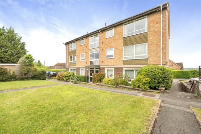 2 bed property, in Wilderness Court, £265,000