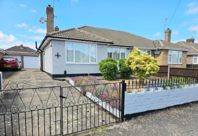 2 bed property, in Martins Road, £220,000