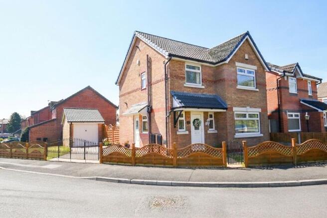 3 bed property, in Dewberry Close, £340,000
