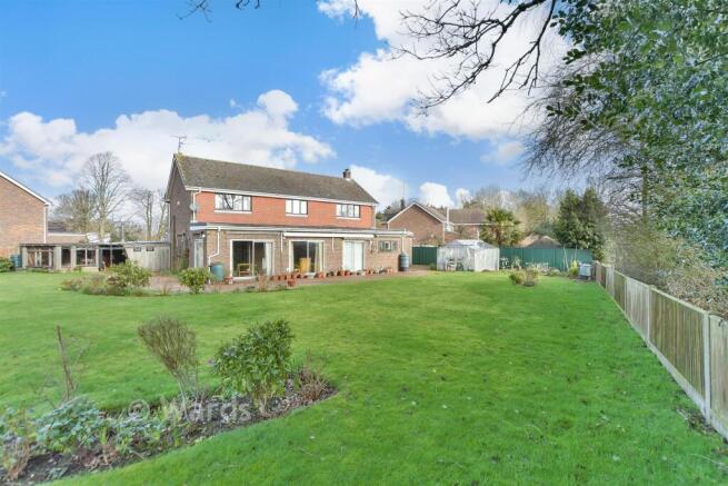4 bed property, in Draysfield, £675,000