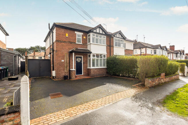 3 bed property, in Sefton Road, £415,000