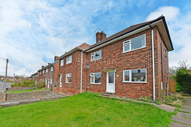 2 bed property, in South Street, £140,000