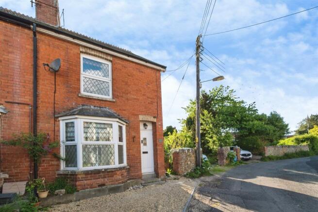 2 bed property, in Post Office Lane, £250,000