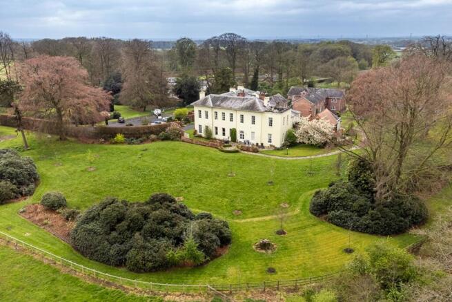 4 bed property, in Mere Hall, £675,000