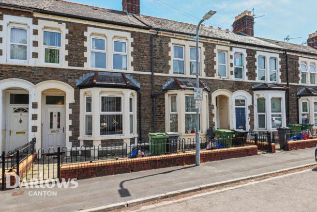 2 bed property, in Smeaton Street, £210,000