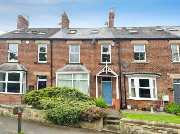 4 bed property, in Abbey Terrace, £370,000