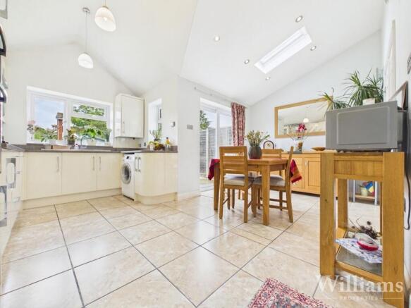 3 bed property, in Dolphin Place, £390,000