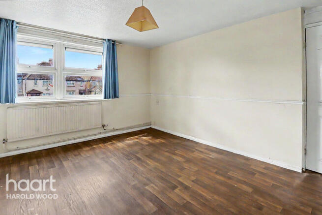 1 bed property, in Straight Road, £170,000