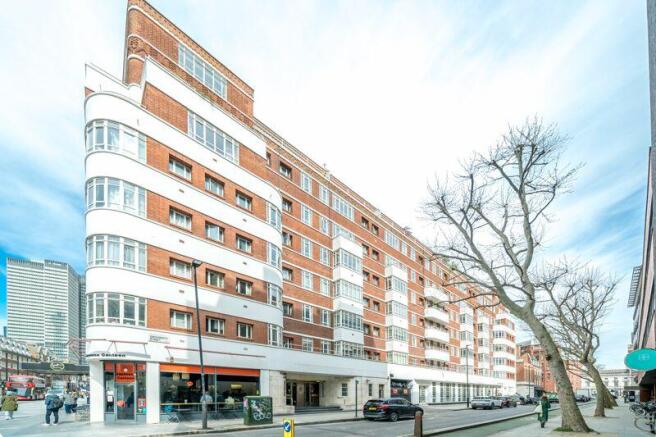 1 bed property, in Paramount Court, £550,000