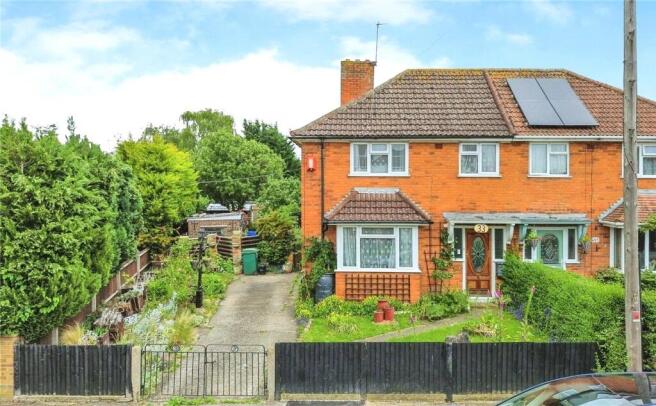 3 bed property, in Tavistock Road, £325,000
