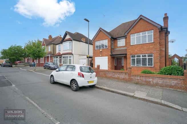 5 bed property, in Cunningham Park, £995,000