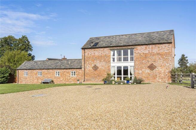 4 bed property, in Sawbridge, £1,250,000