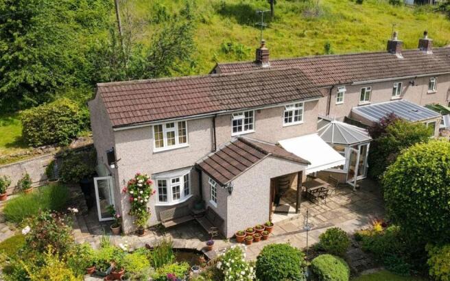 3 bed property, in New Road, £475,000