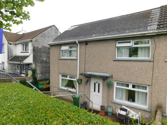 3 bed property, in Fflorens Road, £184,950
