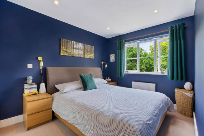 3 bed property, in Ambleside Avenue, £525,000