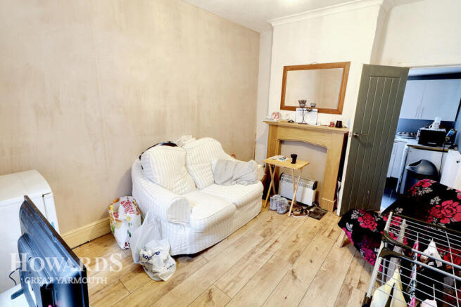 2 bed property, in Wellington Road, £85,000