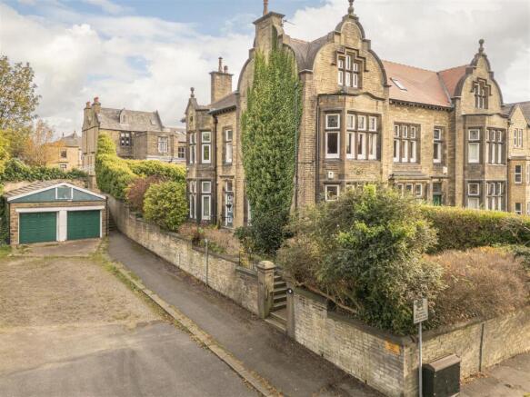 6 bed property, in Park Drive, £695,000