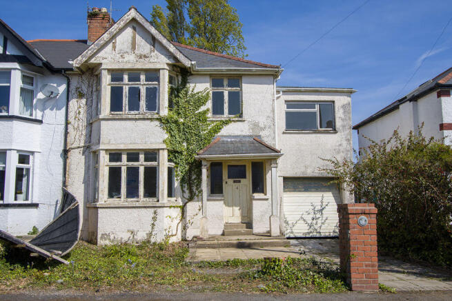 4 bed property, in Augusta Crescent, £495,000