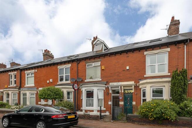 3 bed property, in Simonside Terrace, £250,000