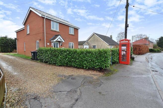 3 bed property, in Glencairn, £230,000