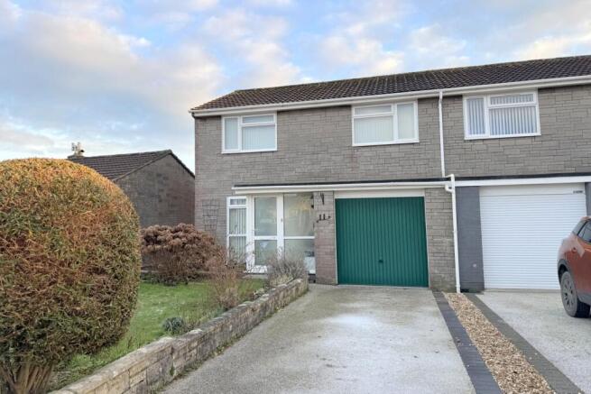 3 bed property, in Manor Close, £289,000