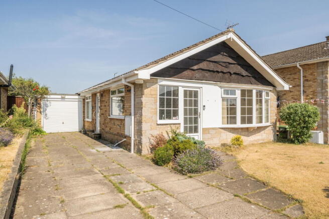 2 bed property, in Holly Tree Croft, £290,000