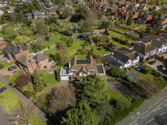 5 bed property, in Cheriton Road, £950,000