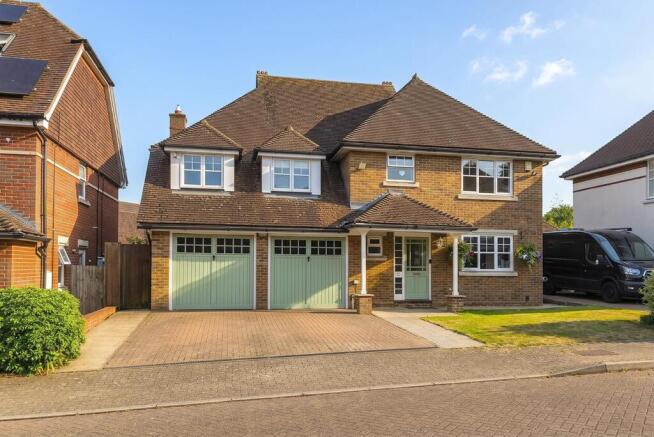 5 bed property, in Admiral Way, £899,950