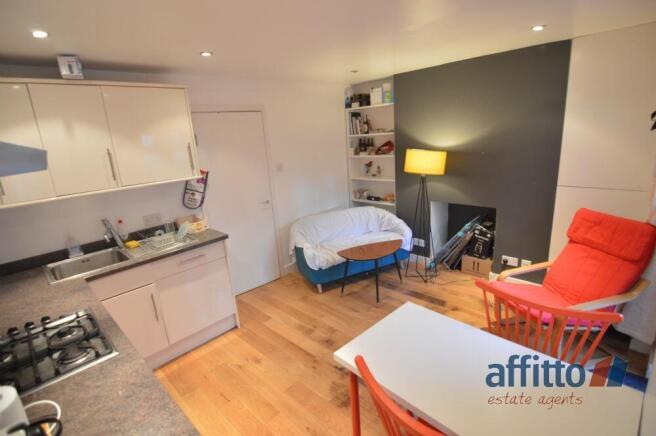 1 bed property, in Modbury Gardens, £380,000