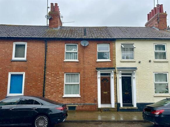 2 bed property, in High Street, £275,000